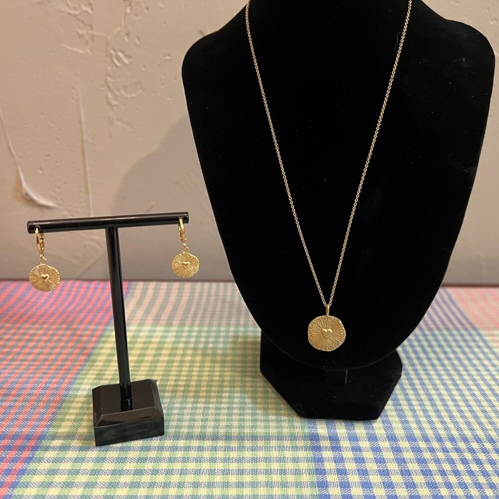 Gold Tone Heart Medallion Necklace 19" With Extender & Earring Set